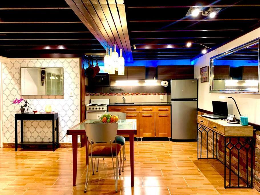 Live In This Iconic East Side Lower Level Unit Провиденс Экстерьер фото