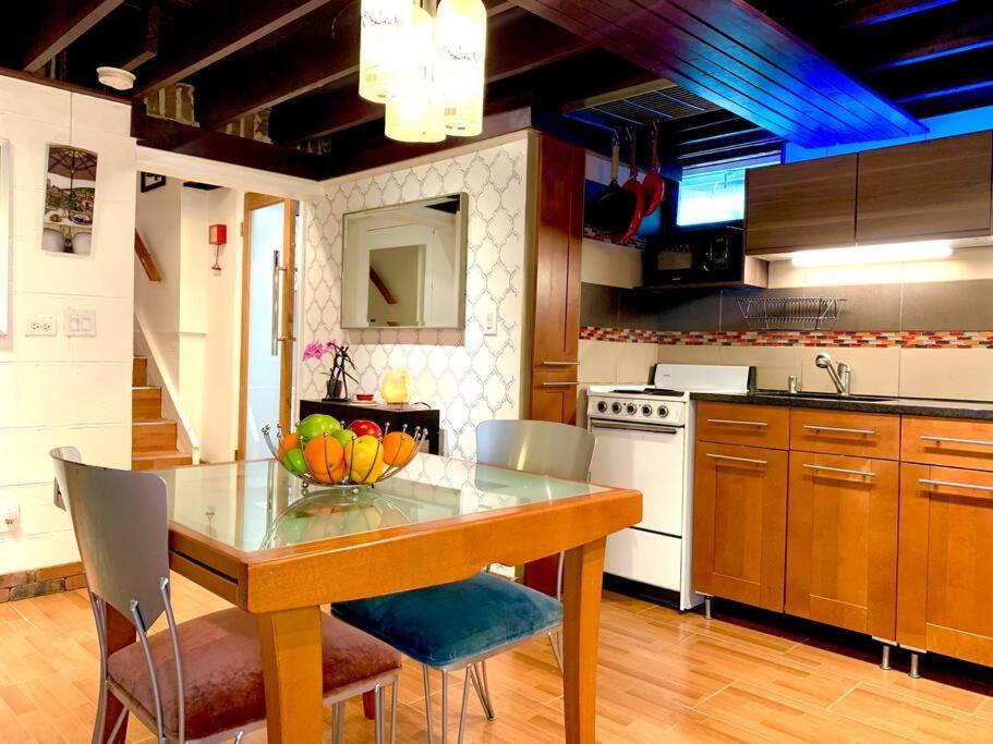 Live In This Iconic East Side Lower Level Unit Провиденс Экстерьер фото